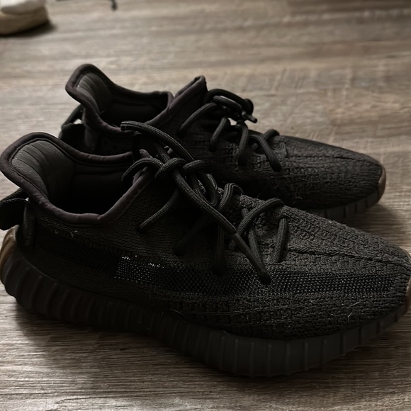 Adidas yezzy boost 350 V2 - Picture 2 of 5